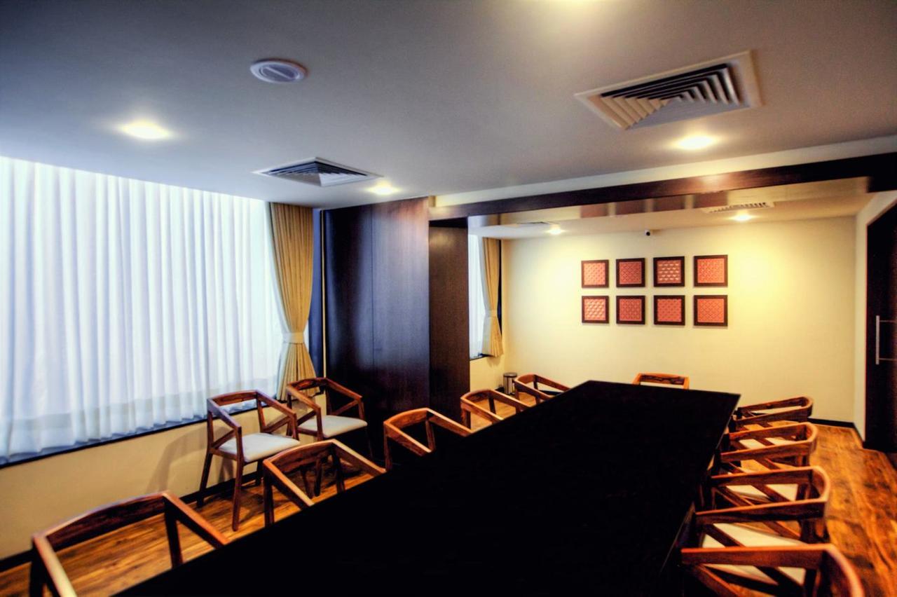 Minla Hotel Bangalore Esterno foto
