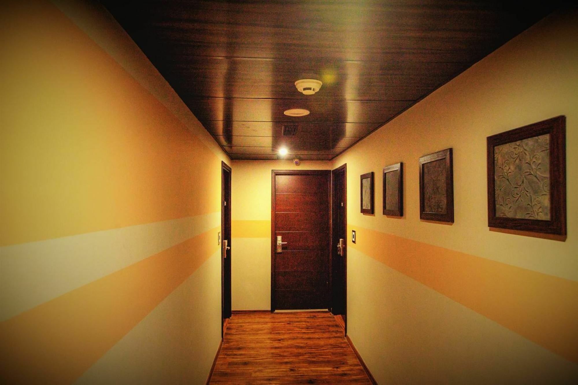 Minla Hotel Bangalore Esterno foto