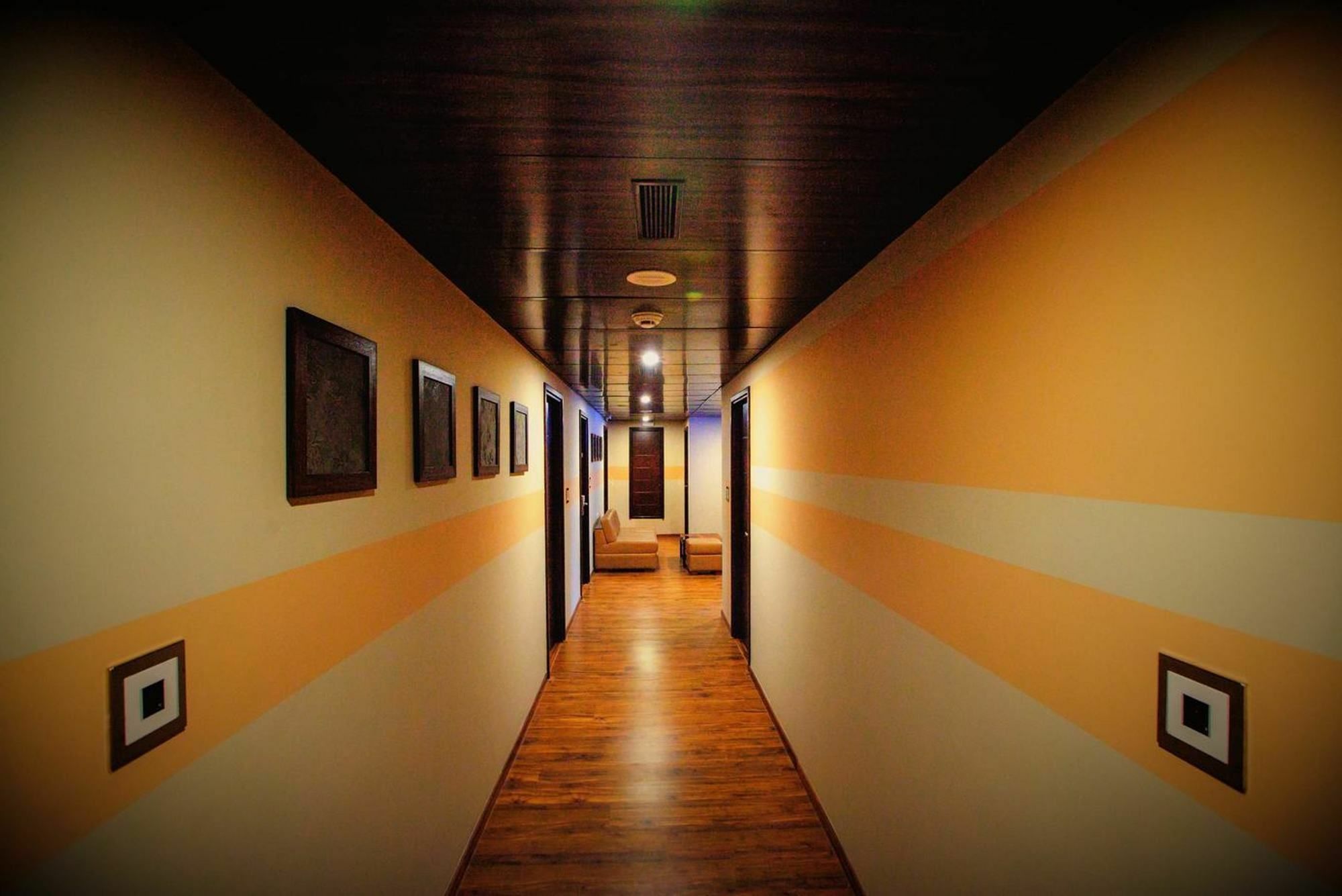 Minla Hotel Bangalore Esterno foto