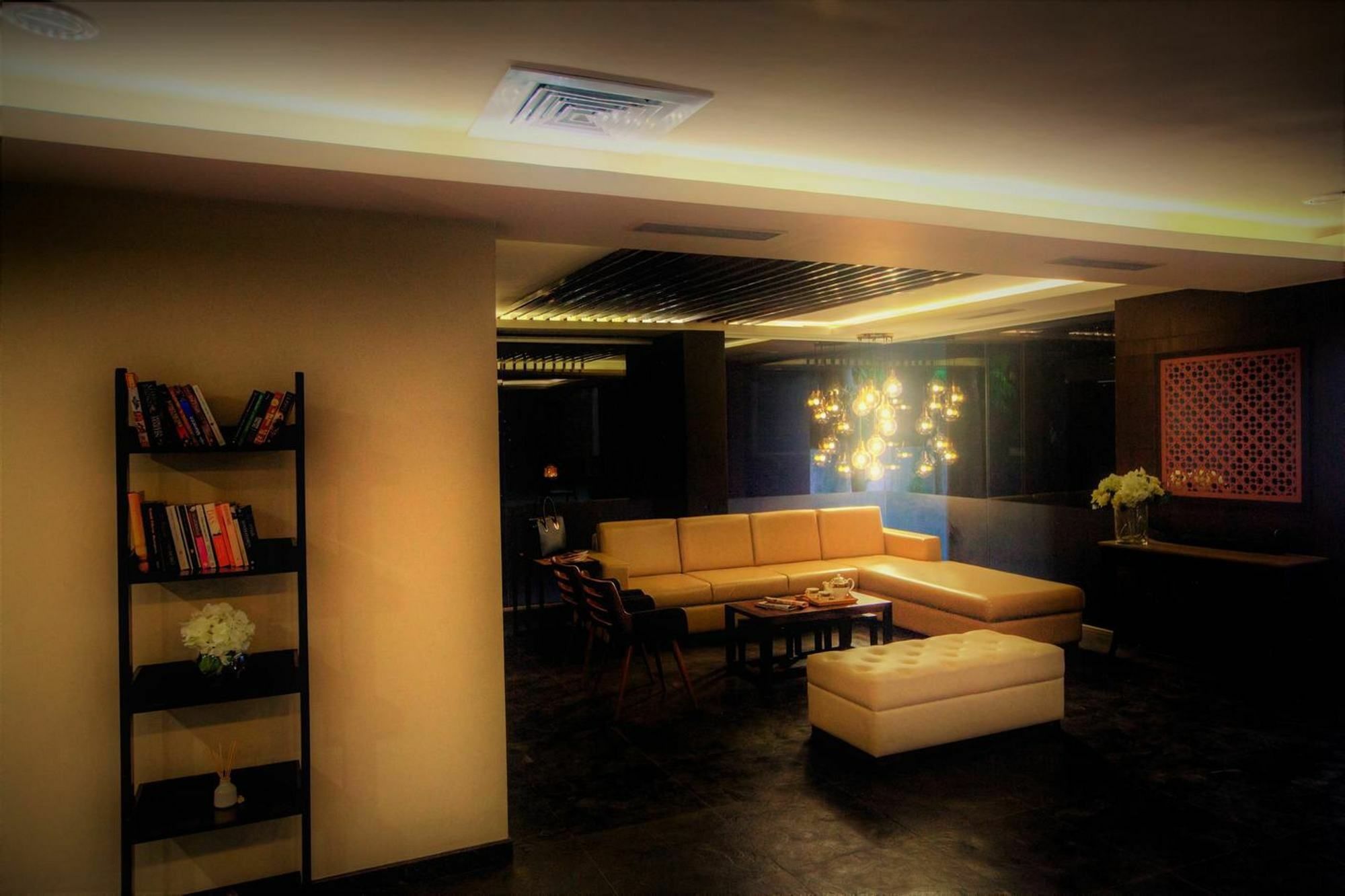 Minla Hotel Bangalore Esterno foto
